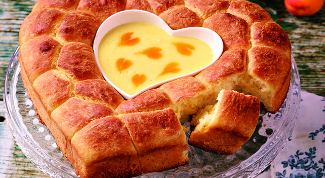 Buchteln mit Vanille-Soße